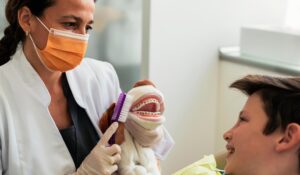 oakland child gets dental examination